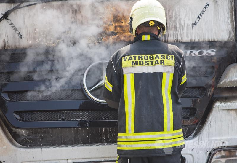 Požar na kamionu u mostarskom naselju Šehovina