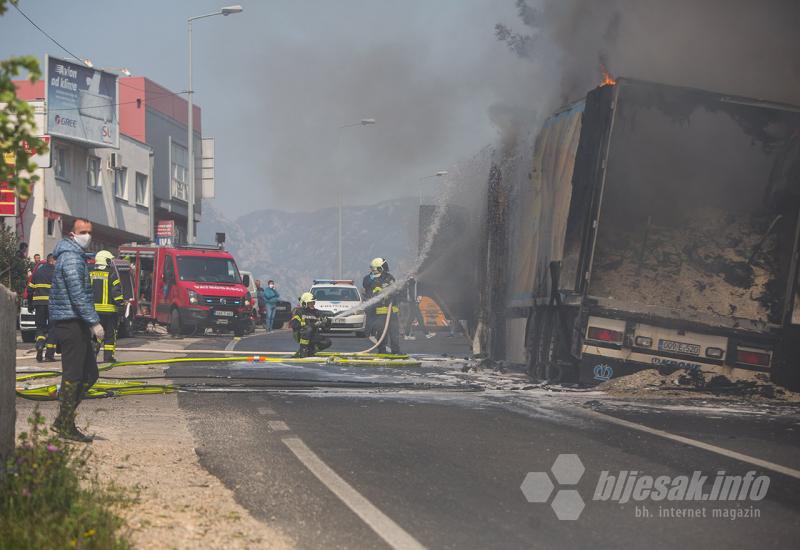 Požar na kamionu - Požar na kamionu u mostarskom naselju Šehovina
