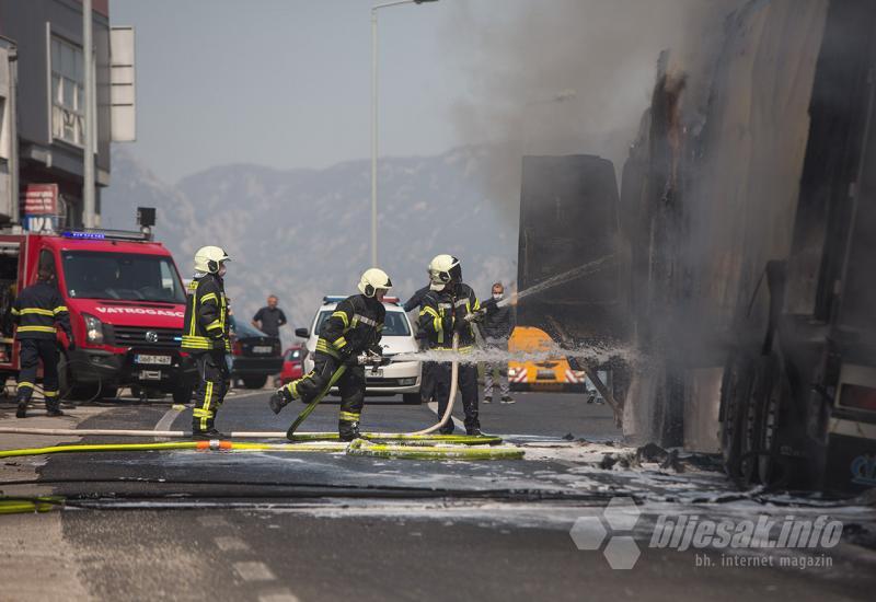 Požar na kamionu - Požar na kamionu u mostarskom naselju Šehovina