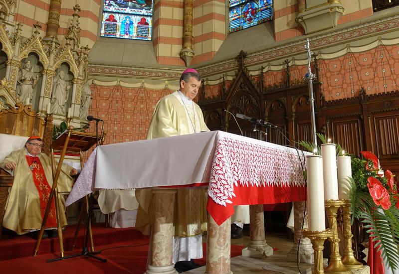 Misa posvete ulja u sarajevskoj katedrali - Kardinal Puljić predvodio Misu posvete ulja u sarajevskoj katedrali