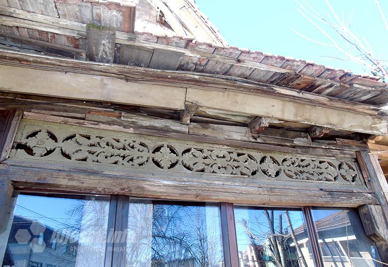Detalj sa zgrade stare željezničke stanice - Ilidža: Age Sarajlije dobili zamjenu, a ni vina nema k