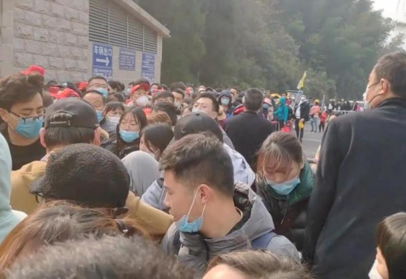 Kina: Tamo se sve mjeri tisućama ili milijunima - Kinezi navalili na izletišta: Liječnici zabrinuti zbog mogućeg novog vala 