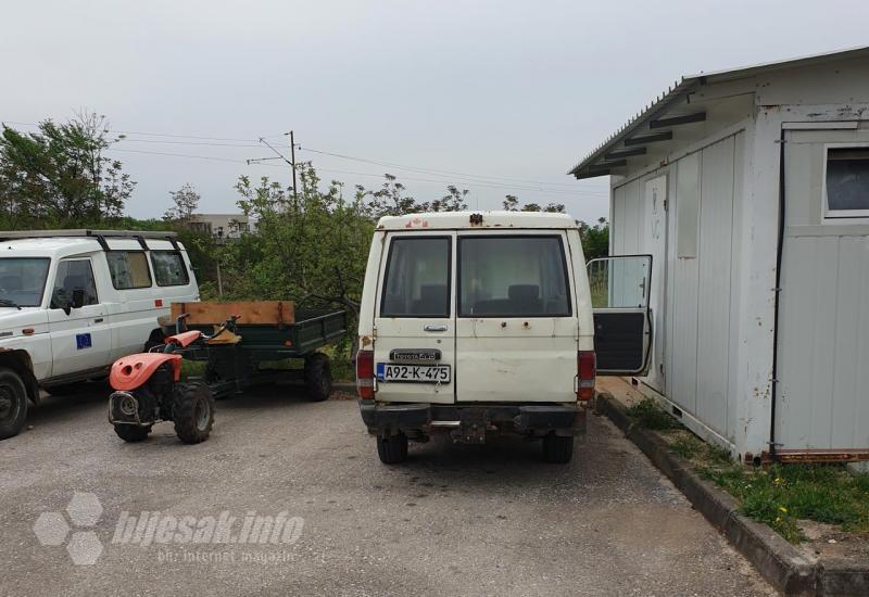 Vozila kojima se ide po pacijente - Vapaji ljudi smještenih u privatni izolatorij u Mostaru