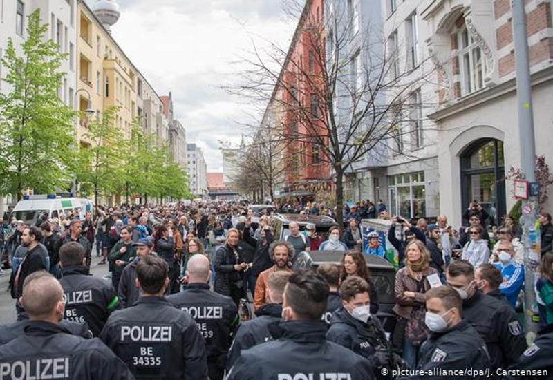 Prosvjed protiv mjera u Berlinu - Prosvjed protiv mjera u Berlinu: Građani se sukobili s policijom