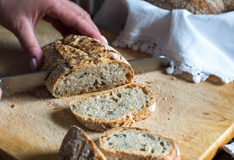 Ispecite brzi kruh, bez kvasca i brašna