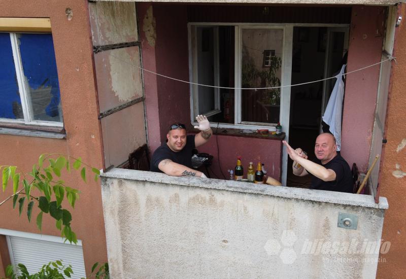 Dobro raspolo - 1.maj u Mostaru: Roštilj na balkonu
