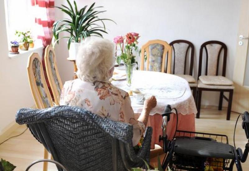 Umirovljenici preferiraju pomoć i njegu u svojoj kući umjesto u domovima