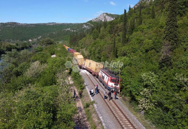 Vlak kod Mostar sletio s tračnica - Vlak sletio s tračnica kod Mostara