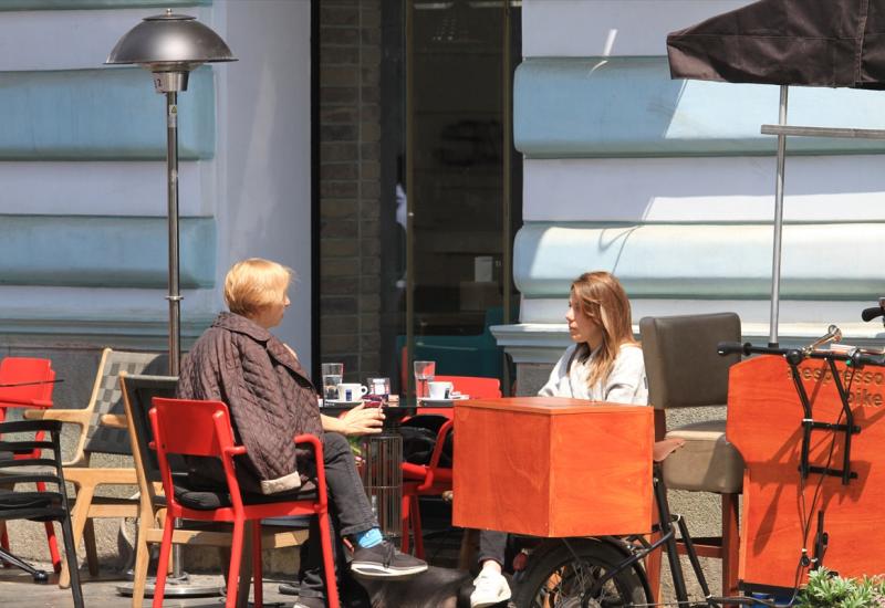 Beograd: Ponovo otvoreni kafići i restorani, građani u ljetnim baštama