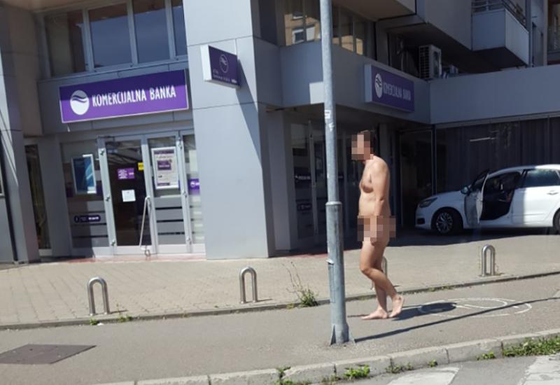 Gradom se šetao muškarac bez odjeće