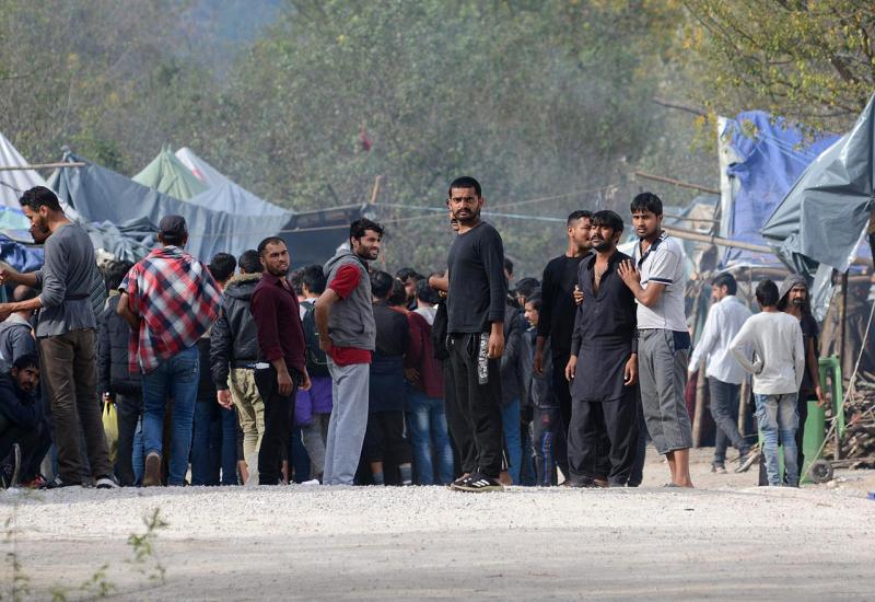 Policija evakuira migrante iz Bihaća