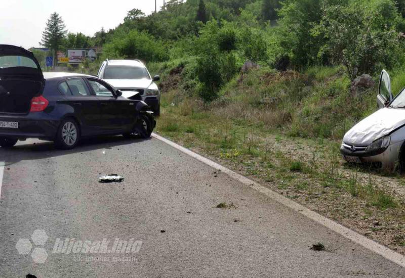 Prometna nesreća na Žovnici: Corsa završila pokraj puta