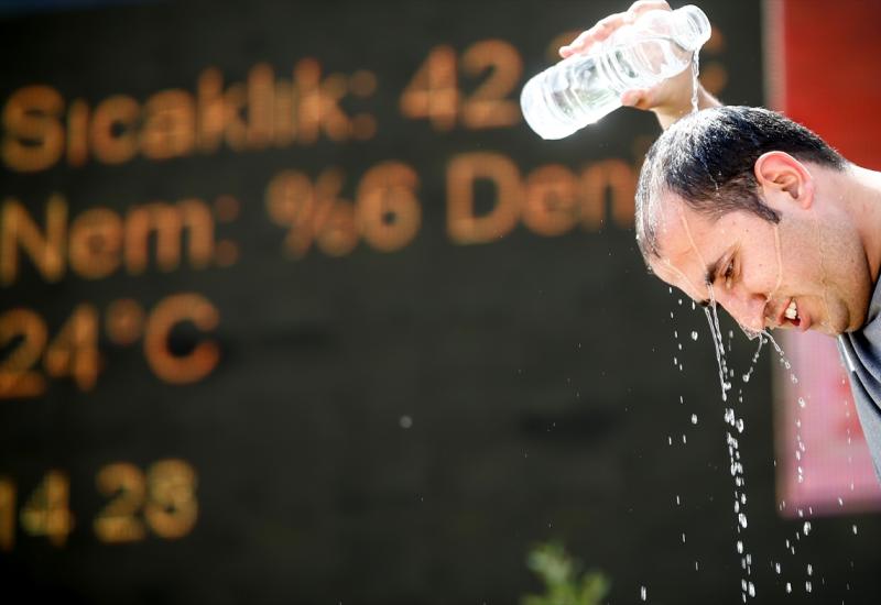 Svibanjske vrućine u Antaliji: Rekordna temperatura od 42,7 stupnjeva - Svibanjske vrućine u Antaliji: Rekordna temperatura od 42,7 stupnjeva