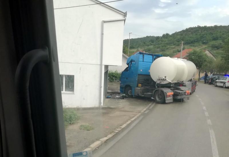Prometna nesreća u Radišićima - Ljubuški: Cisterna se zabila u kuću