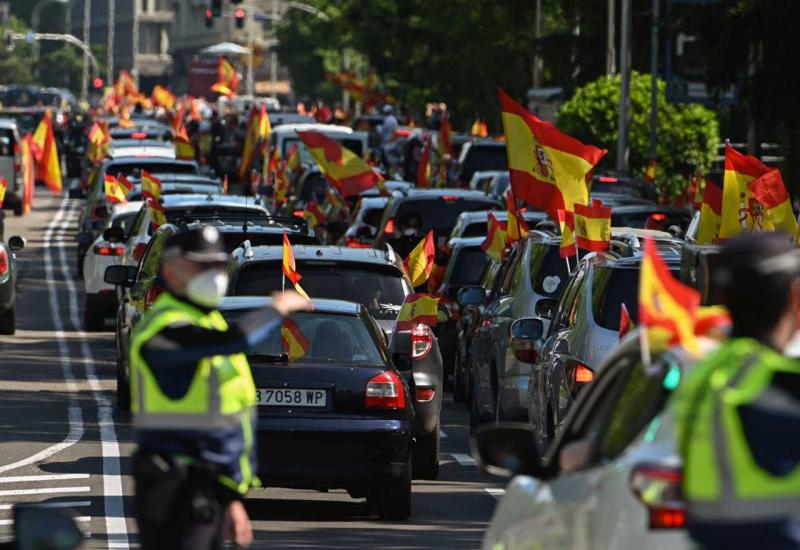 Na tisuće Španjolaca prosvjeduje protiv vlasti