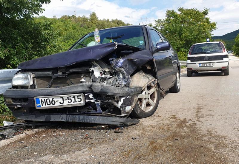 Hodbina: Težak sudar Mercedesa i Volkswagena; dvoje ozlijeđenih