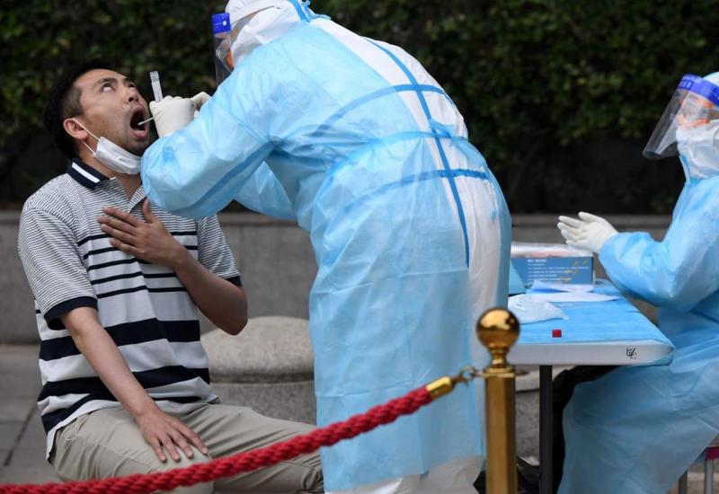Uzimanje brisa grla u Kini - Kina prijavila 14 novih slučajeva zaraze 