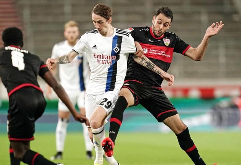 Stuttgart i HSV vode ogorčenu borbu za povratak u 1. Bundesligu - U sjeni prvoligaša: Dva velikana njemačkog nogometa odigrali derbi u 