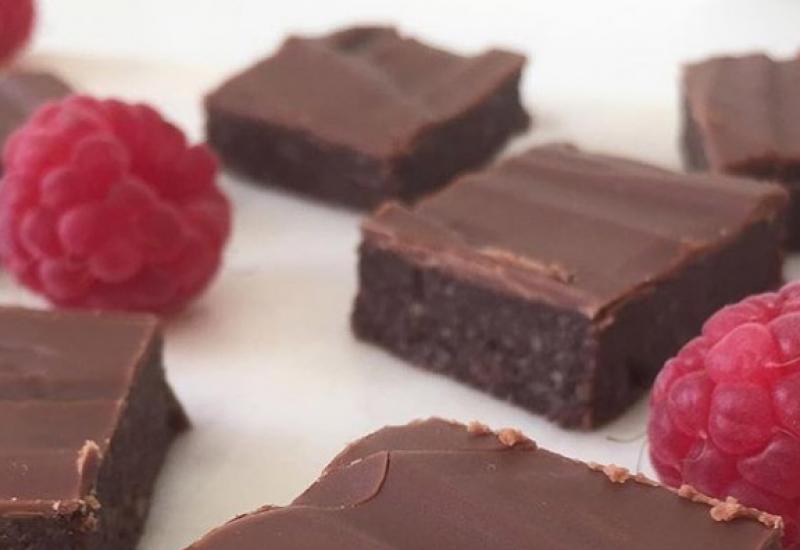 čokoladnom slatkišu koji može pomoći da zadovoljimo želju za čokoladom - Volite grickati između obroka - grickajte zdravo