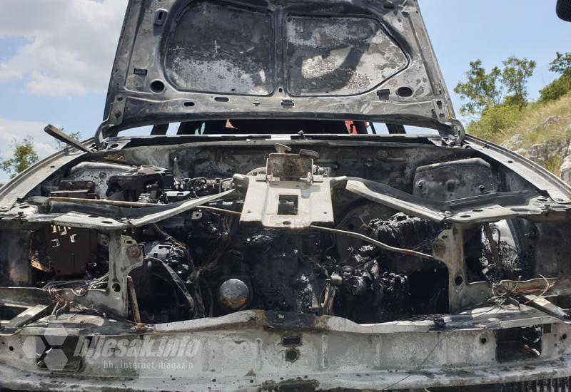 Mostar: Automobil se zapalio u vožnji i izgorio - Mostar: Automobil se zapalio u vožnji i izgorio