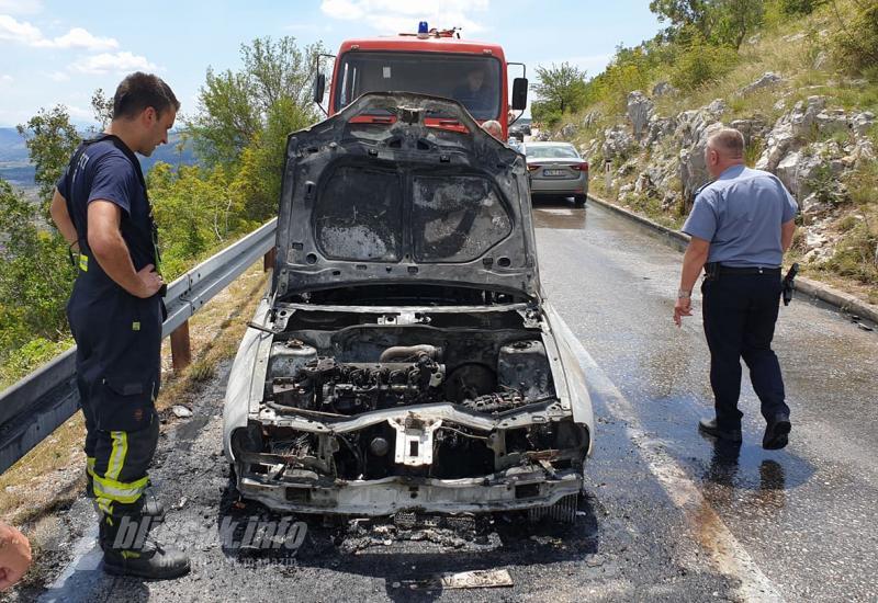 Mostar: Automobil se zapalio u vožnji i izgorio - Mostar: Automobil se zapalio u vožnji i izgorio