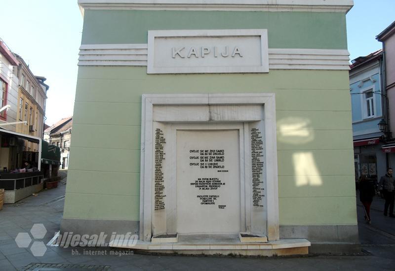 Kapija - Tuzla: …pa se hvali da se mlijekom hrani