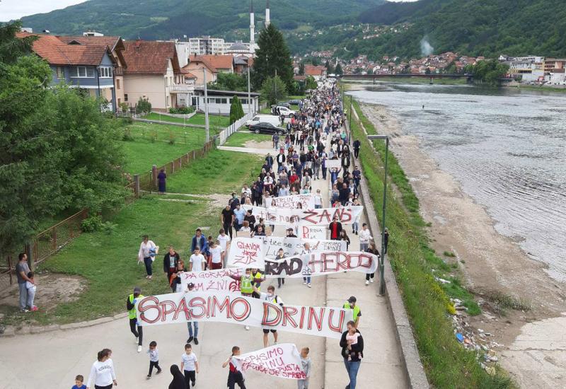 U Goraždu održana mirna prosvjedna šetnja 'Spasimo Drinu' 