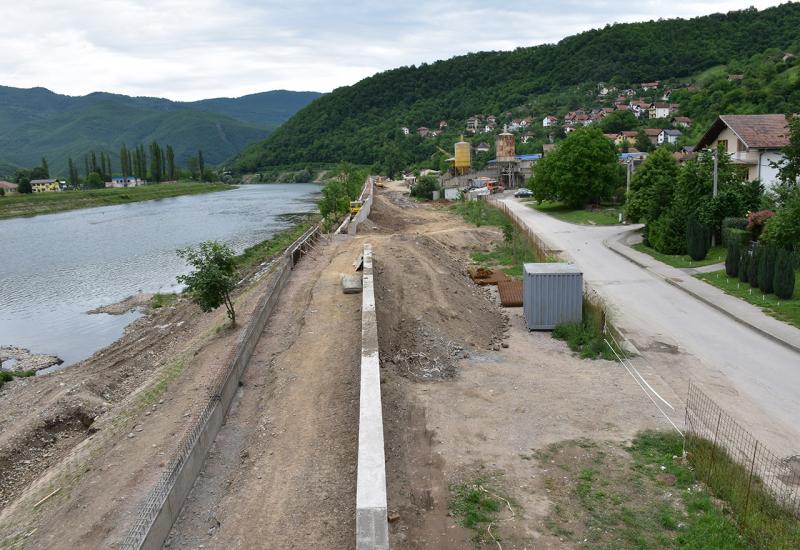 Zid duž obale Drine - U Goraždu održana mirna prosvjedna šetnja 
