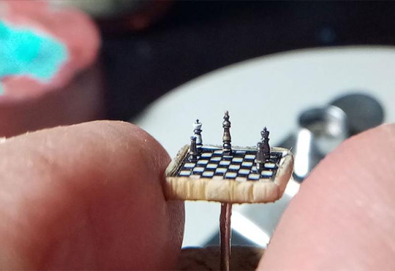Tabla široka 9 milimetara - Turčin napravio najmanji šah na svijetu