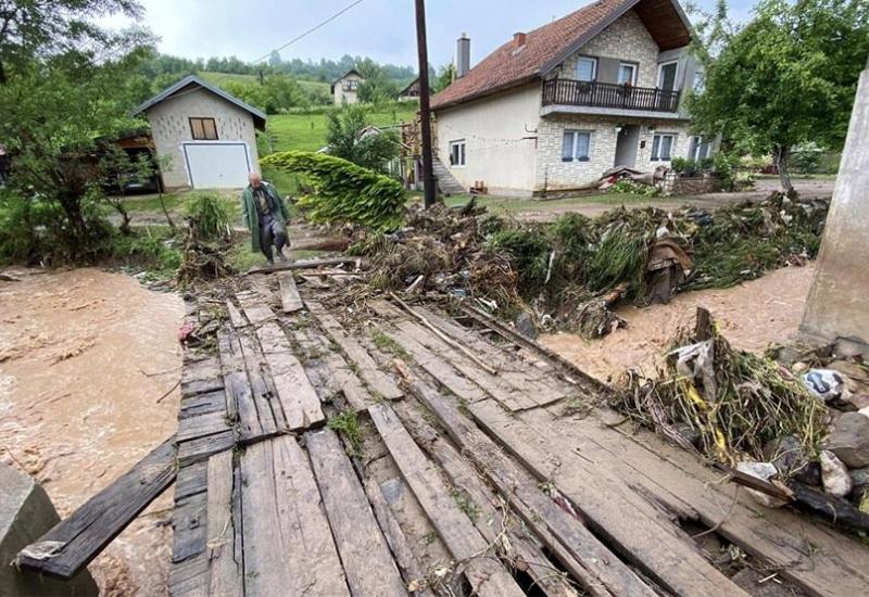 Nakon obilnih padalina Tuzlanski kanton zahvatile poplave - Nakon obilnih padalina Tuzlanski kanton zahvatile poplave