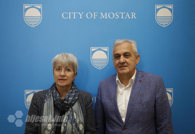 Veleposlanica Tsvetkova uručila gradonačelniku Bešliću vrijednu donaciju za Doma zdravlja Mostar - Vrijedna donacija Velepoalsnice Bugarske za Dom zdravlja Mostar 