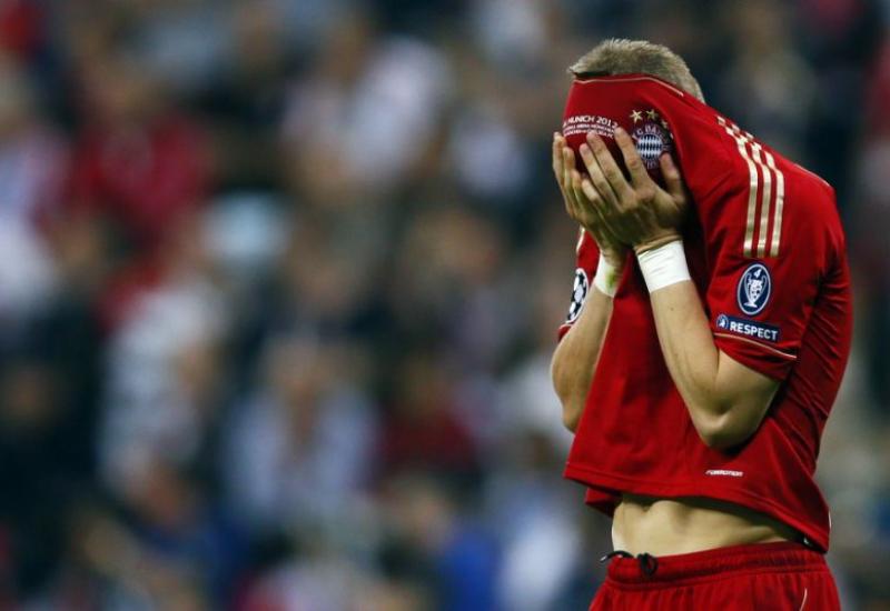 Bastian Schweinsteiger  nakon promašenog penala u finalu Lige prvaka 2012. - Dokumentarac o legendi Bayerna: Večer kad su Schweini i Ola izgubili finale