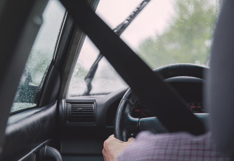 Vozači oprezno vozite, najavljene obilne padaline