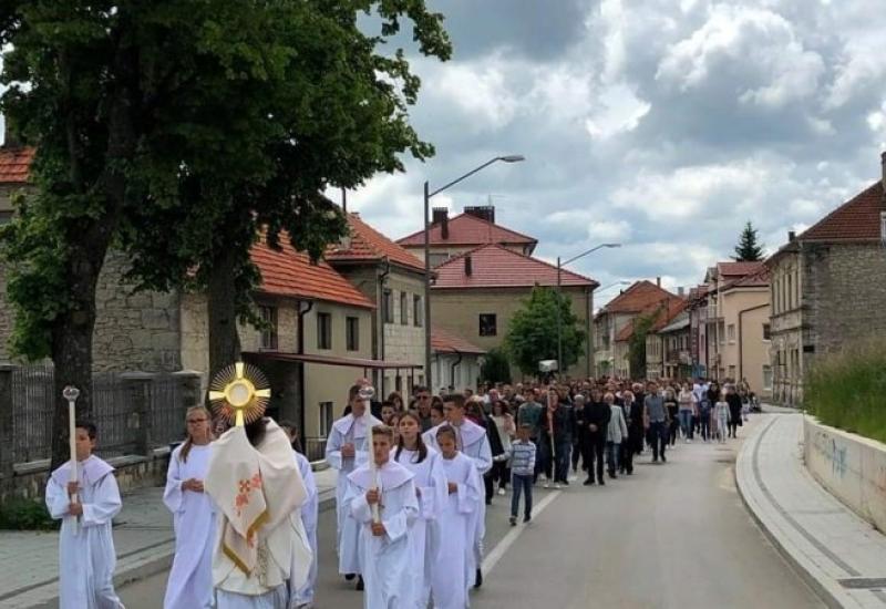 Procesija u Tomislavgradu - Tomislavgrad: Tjelovo obilježeno procesijom