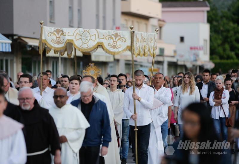 Svetom misom i procesijom u Međugorju obilježeno Tijelovo
