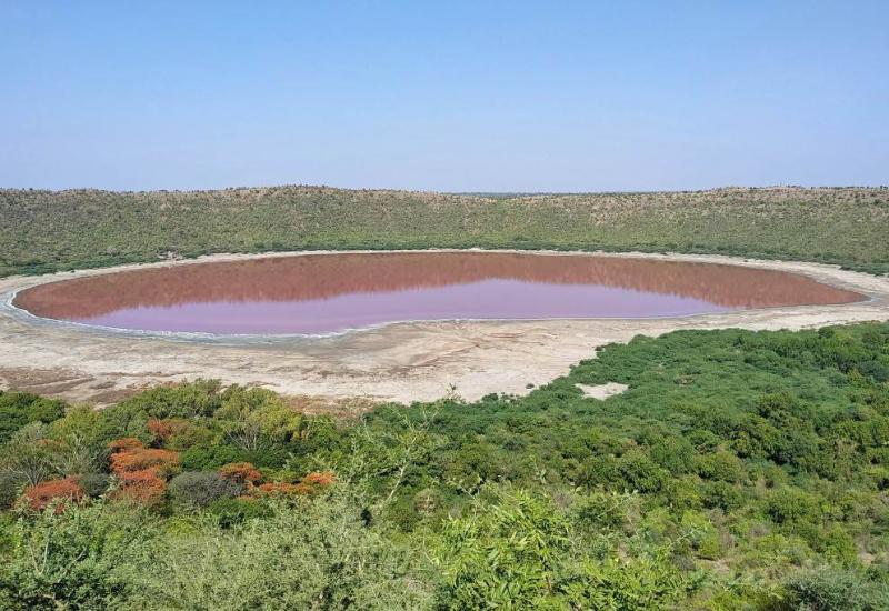 50.000 godina staro jezero postalo ružičasto