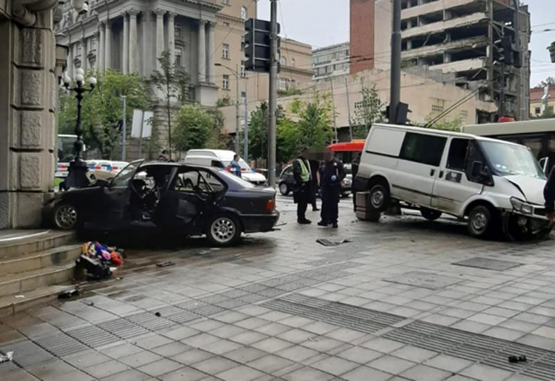 VIDEO| Troje poginulih, osmero ozlijeđenih u prometnoj nesreći u centru Beograda