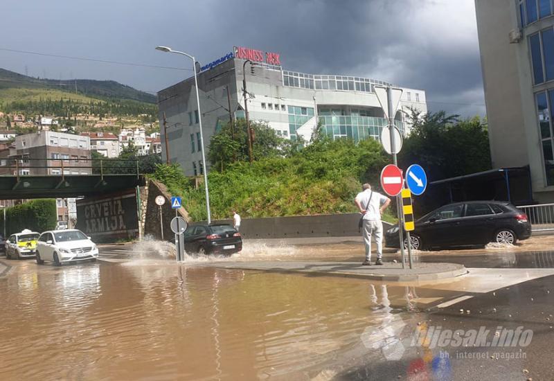 Poplavljena cesta na Zaliku - FOTO | Snažna oluja pogodila Mostar