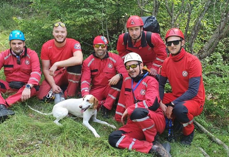 Širokobriješki GSS spasio psa iz duboke jame