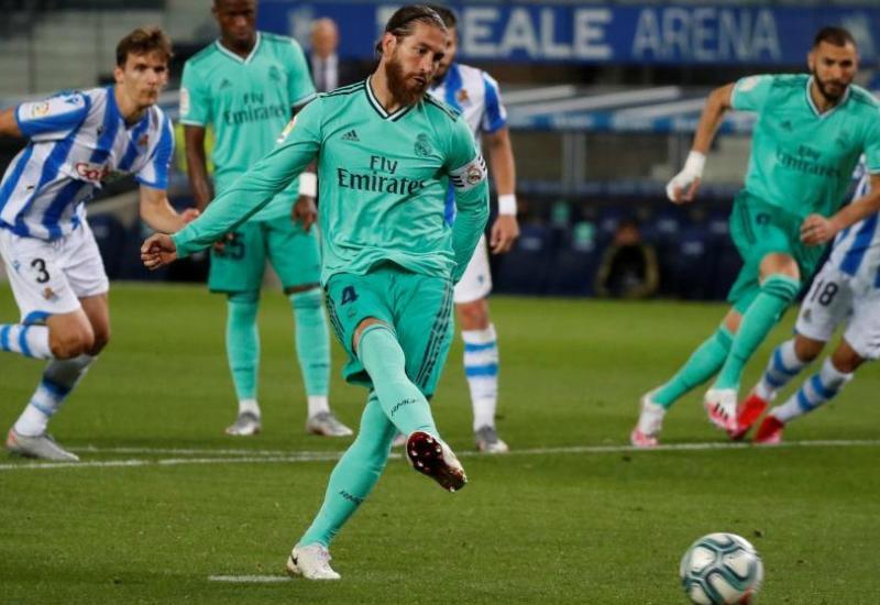 Sergio Ramos izvodi jedanaesterac na utakmici Real Madrid - Real Sociedad - Sergio Ramos još jednom ispisao povijest: Branič s najviše pogodaka