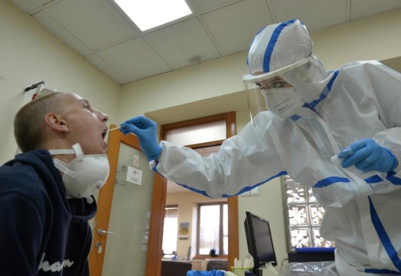 Raste broj zaraženih u Srbiji, redovi ispred Infektivne klinike