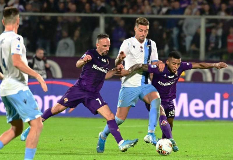 Lazio je preokretom došao do važnih bodova protiv Fiorentine - Rimljani ostaju u utrci: Ni Franck Ribéry nije mogao spasiti Viole protiv Lazija