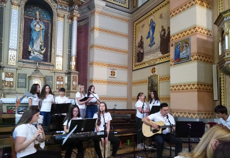 Livnjaci uživali u duhovnoj glazbi zbora VIS Gloria - Livnjaci uživali u duhovnoj glazbi zbora VIS Gloria