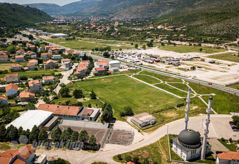 Srbin iz Mostara tvrdi da je na njegovoj zemlji napravljena džamija i 30 kuća