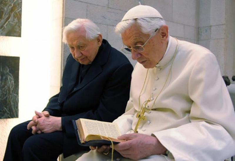 Bivši papa Benedikt XVI sa bratom Georgom - Preminuo mons. Georg Ratzinger