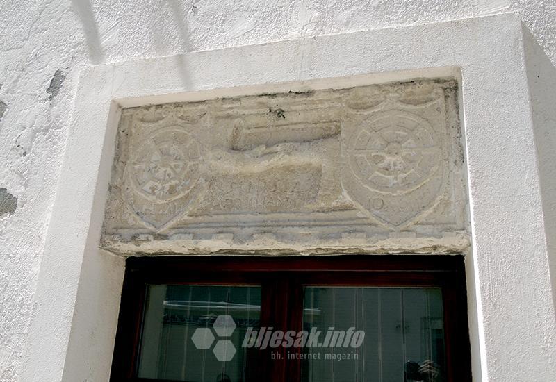 Dio oltarne pregrade završio je u prozoru - Nin, prva prijestolnica hrvatskih kraljeva, zavičaj kneza Branimira i imenjaka mu Štulića