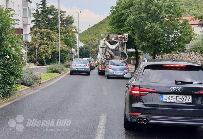 Gužve na Bulevaru - Lančani sudar izazvao ogromne gužve u Mostaru