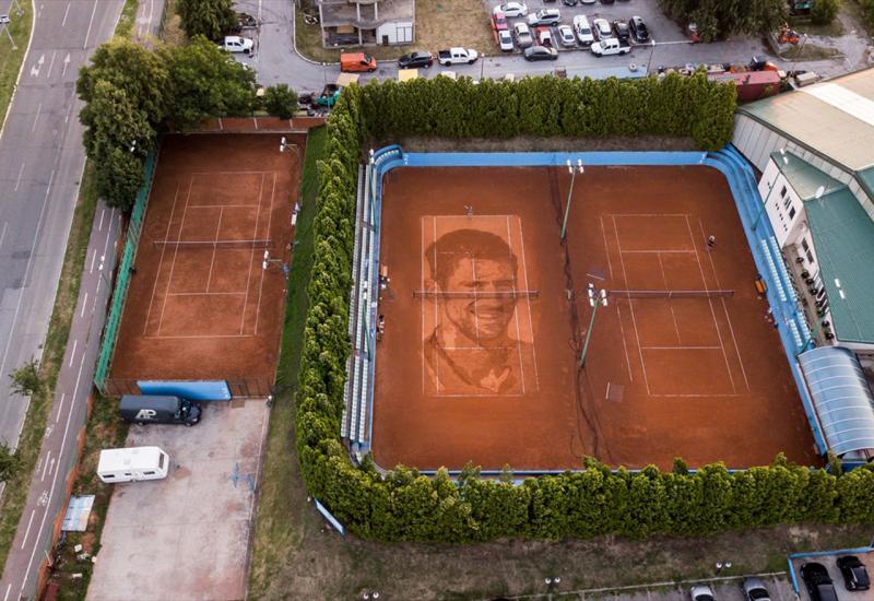 Na teniskom terenu nacrtali najveći portret Đokovića na svijetu - Na teniskom terenu nacrtali najveći portret Đokovića na svijetu