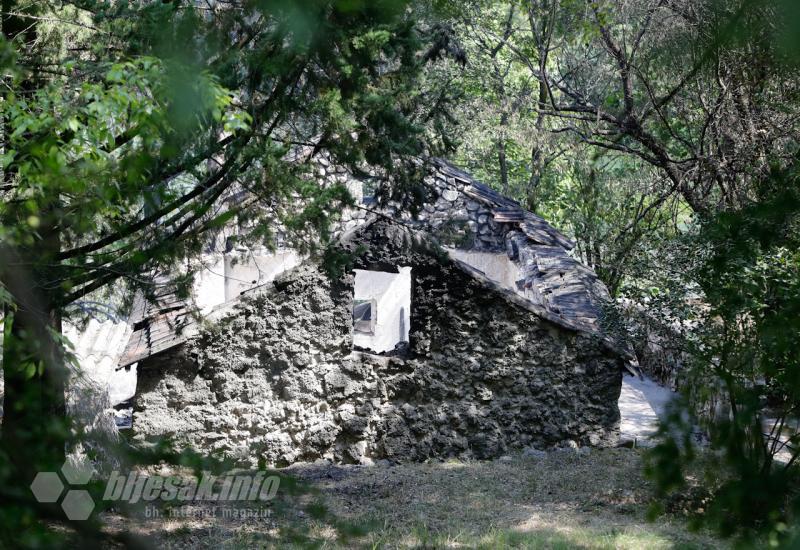 Kuća u kojoj je smrtno stradao Simo Janjić - Bučići: U požaru poginula jedna osoba