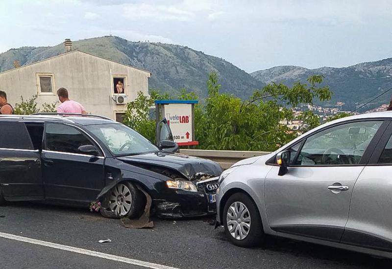 Mostar: Sudar Audija i Renaulta 